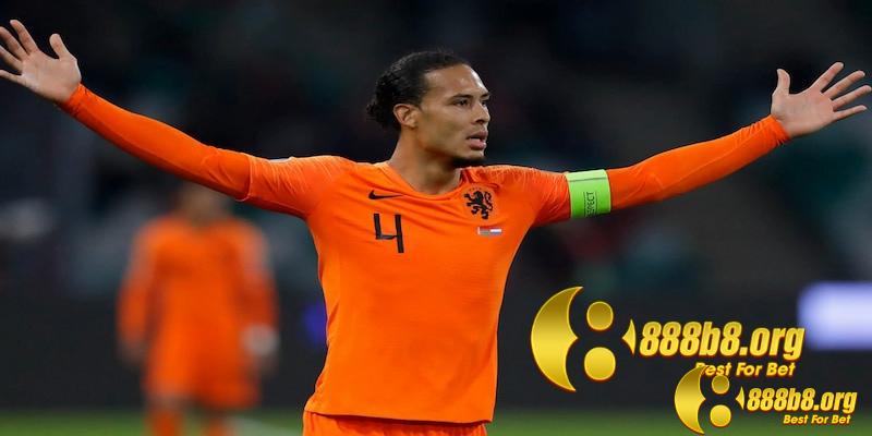 Van Dijk hứa hẹn sẽ là ngôi sao sáng nhất trong đội hình đội tuyển Hà Lan vào mùa hè tới